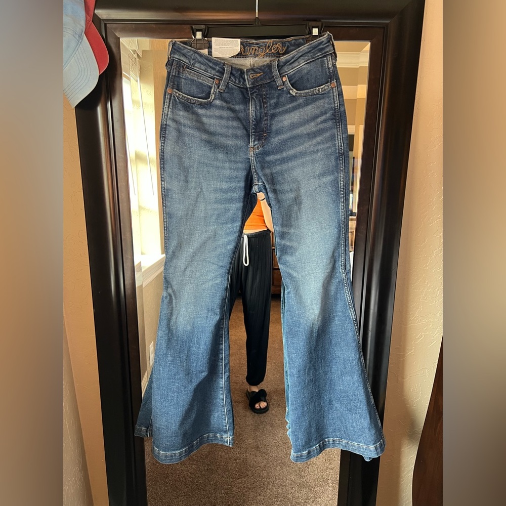 Wrangler high rise flare 28x32